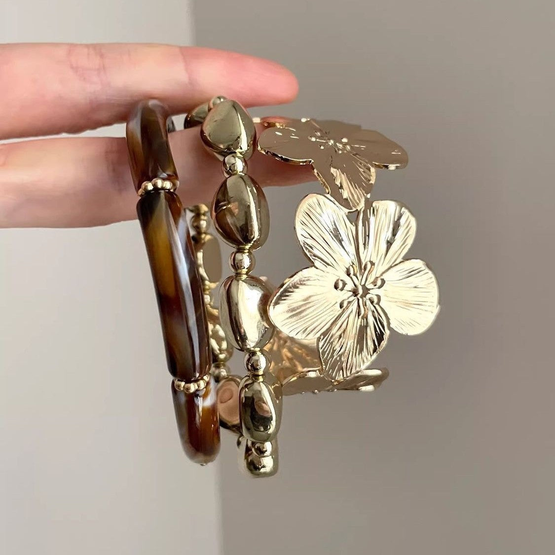 3 Pcs Women's Metal Flower Bracelet With Acrylic Round Elements High-End, Light Luxury, Niche & Minimalist Hand Jewelry
